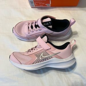 Nike downshifters youth size 1y, brand new in box, never worn.